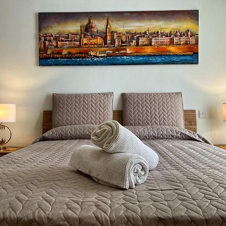 Charming Two Bedroom Apartment Pieta Ngoại thất bức ảnh