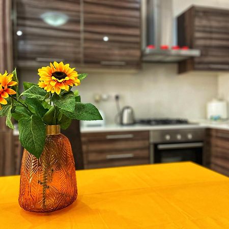Charming Two Bedroom Apartment Pieta Ngoại thất bức ảnh